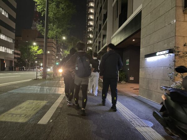第２０回三好不動産GO！GO！ハイク｜博多市街を出発する様子