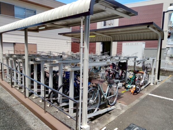 横浜市　雨樋　雨どい　修理　駐輪場